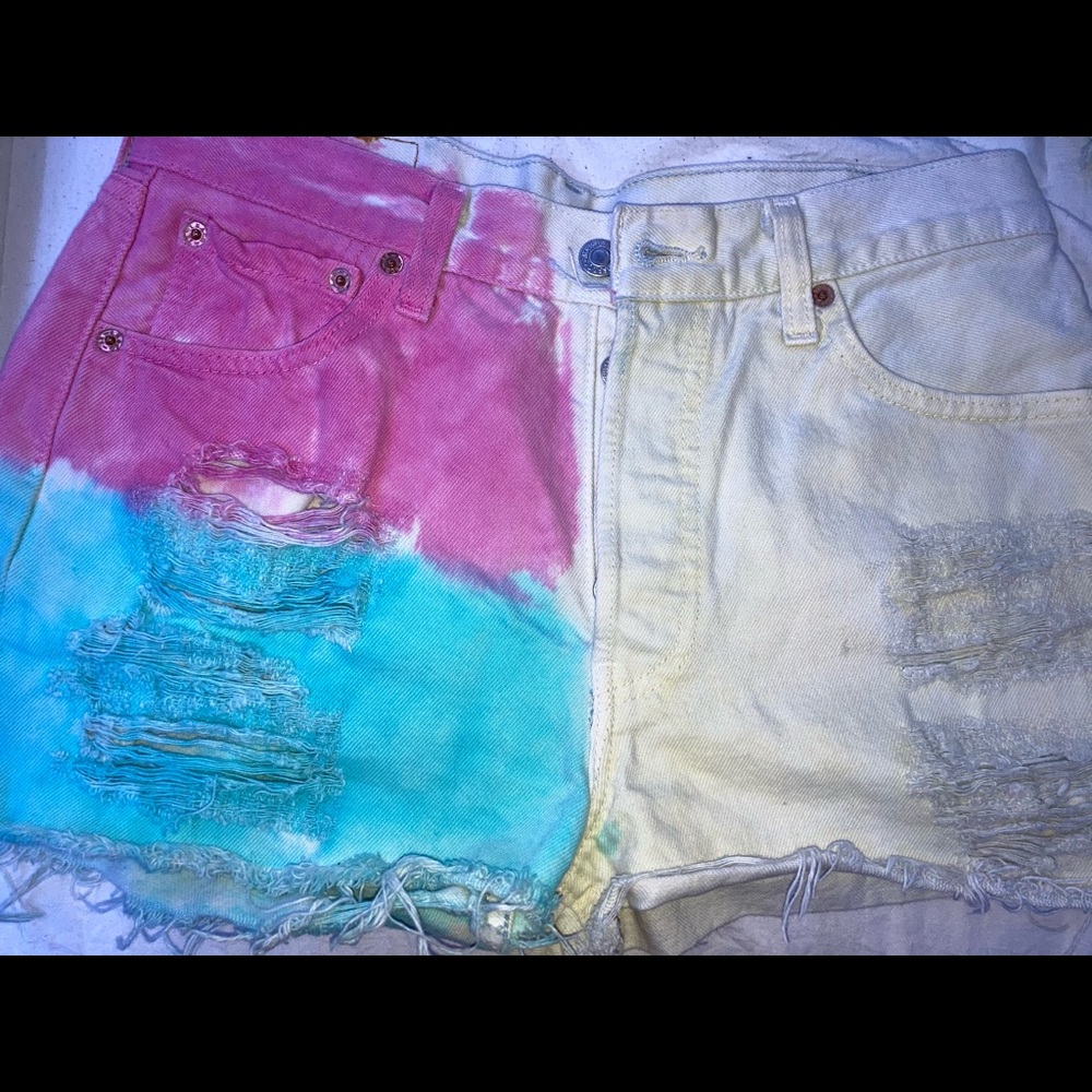 Distressed Tie Dye Levis